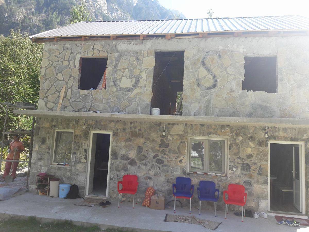 Guesthouse Arben Selimaj Bajram Curri Eksteriør billede